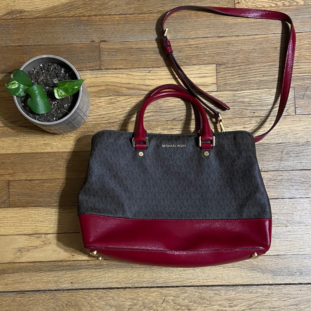 Micheal kors red accent purse